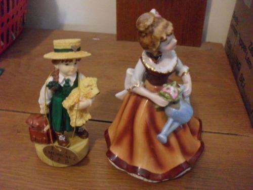 2 PRETTY MUSICAL FIGURINES....WORKING....