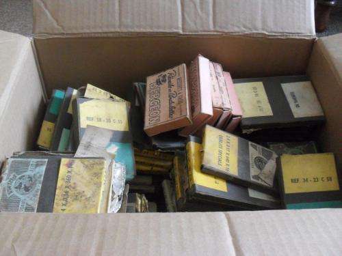 A JOBLOT OF VARIOUS SIZES CLOCK/WATCH SPRINGS...