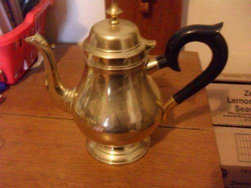 NICE BRASS TEA/WATER POT WITH BAKELIGHT HANDLE