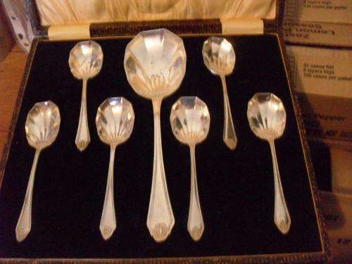 BOXED 7 PIECE EPNS VINTAGE FRUIT SET (SHELL SHAPED) (MAKER K & L )