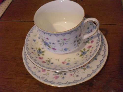 VINTAGE..... PARAGON TRIO....FLORABELLA SERIES.....