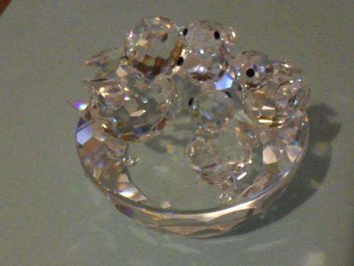 SWAROVSKI CRYSTAL BIRDS NEST (MOTHER BIRD AND 3 CHICKS)