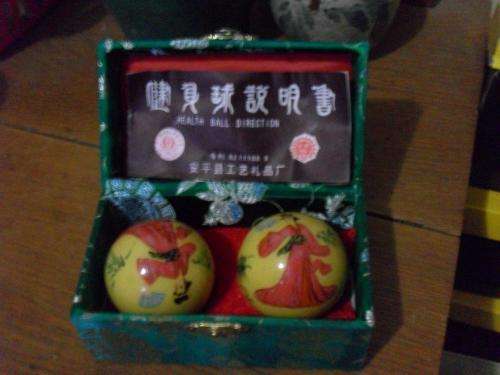 BOXED PAIR OF CHINESE STRESS BALLS