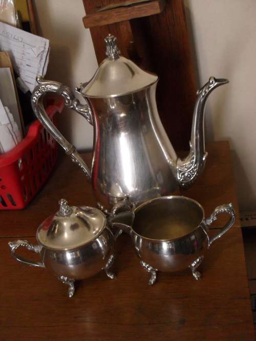 VERY PRETTY VINTAGE S/P TEASET