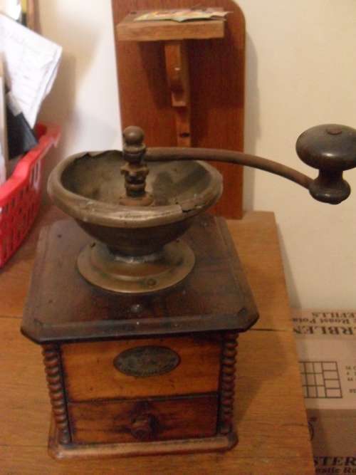 WOW....VINTAGE COFFEE GRINDER