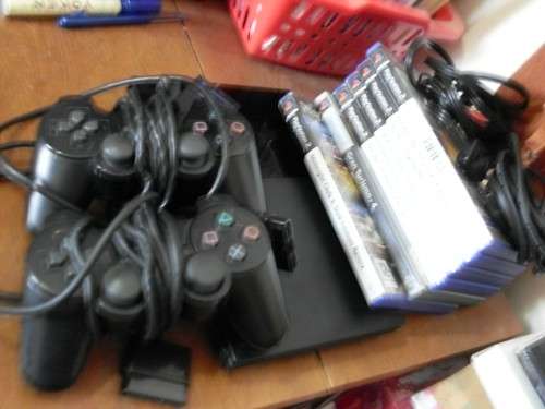 SONY PS2 CONSOLE +2 REMOTES + CABLES +8 MB MEMORY CARD AND 6 GAMES