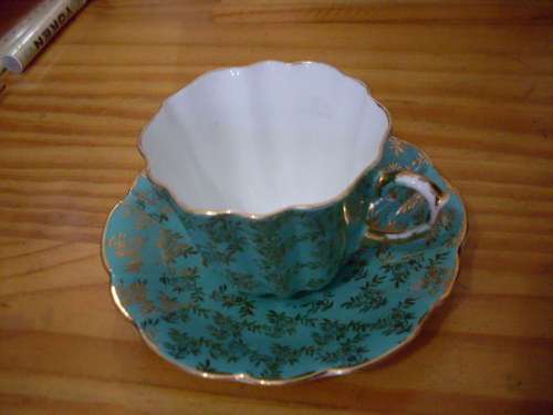 PRETTY ROYAL STUART DUO....PEARL GLAZE/GREEN/GOLD PATTERN