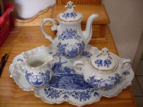 ABSOLUTELY STUNNING DELFT TEASET ON TRAY SPECIAL LIMITED COLLECTOR EDITION