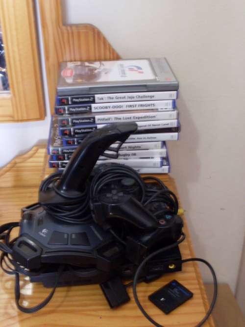 PS2 CONSOLE/11 GAMES/JOYSTICK/2 REMOTES/8MB MEMORY CARD