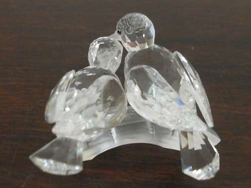 SO STUNNING SWAROVSKI CRYSTAL PAIR OF BIRDS ON A LOG....