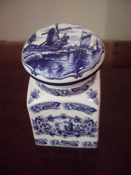 PRETTY VINTAGE DUTCH BLUE AND WHITE COOKIE JAR...SEE DESCRIPTION