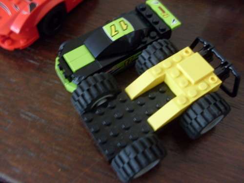 A LARGE COLLECTION OF LEGO PIECES AND BOOKLETS ETC