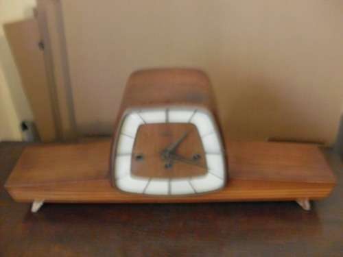 LOVELY VINTAGE MANTLE CLOCK