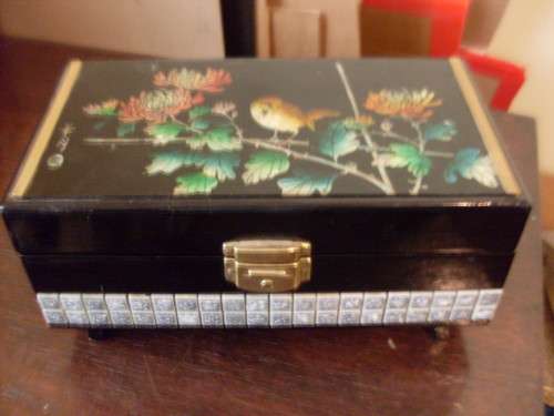 PRETTY TIVOLI  MUSICAL JEWELLERY BOX