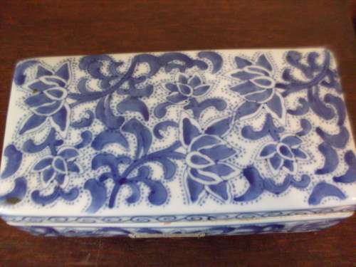 PRETTY BLUE AND WHITE ORIENTAL TRINKET BOX( WITH ORIGINAL STICKER )