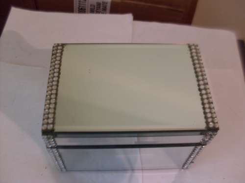 PRETTY MIRROR GLASS JEWELLERY BOX