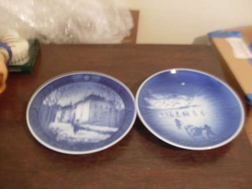 2 X PRETTY ROYAL COPENHAGEN RACK PLATES