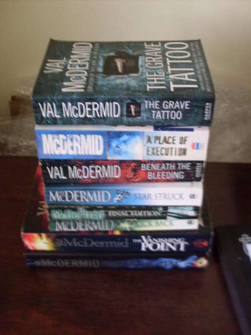A COLLECTION OF 8 GREAT VAL MC DERMID NOVELS