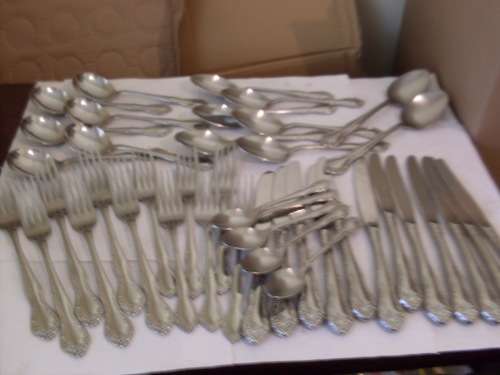 43 PIECES OF BEAUTIFUL S/S CUTLERY ....LOVELY PATTERN