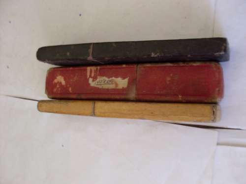 3 VINTAGE CUTHROAT RAZORS IN BOXES