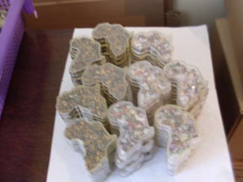 20 CONTAINERS OF TUMBLED POLISHED TIGERS EYE STONES AND 20 WITH OTHER GEMSTONE CHIPS