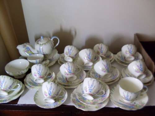 HUGE VINTAGE TEASET HERE...FOLEY HOLLYHOCK PATTERN....39 PIECES