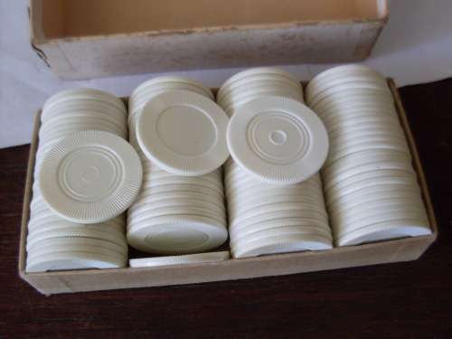 104 WHITE BLANK POKER CHIPS (CAN BE USED FOR FOR ANY GAME )