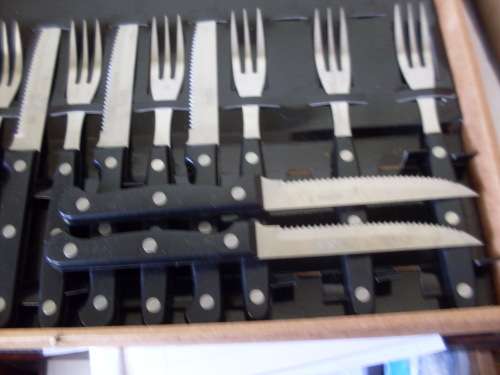 6 STEAK KNIVES AND 6 FORKS NEVER USED (A GREAT GIFT)