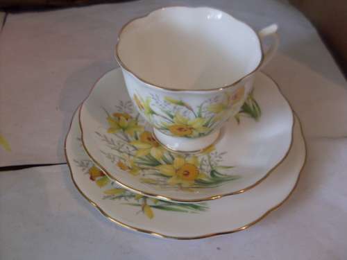 RARE ROYAL ALBERT TRIO  DAFFODIL PATTERN FROM THE FRIENDSHIP SERIES