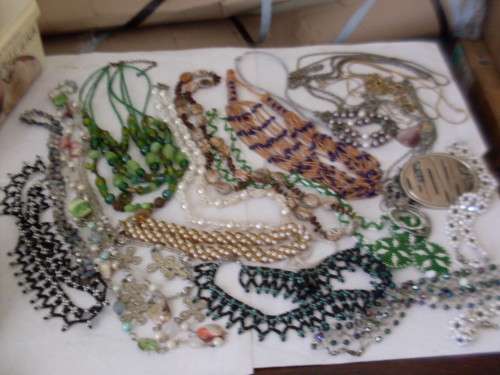 SOME PRETTY BLING BLING COSTUME JEWELLERY ANTIQUE AND MODERN