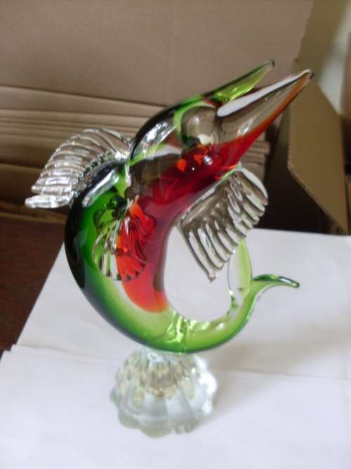 VENTIAN GLASS FISH ...RED /GREEN/CLEAR STANDS 25 CM TALL