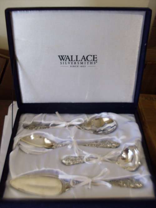 STUNNING WALLACE SILVERSMITHS (S/P ) 4 PIECE SERVING SET IN PRESENTATION BOX