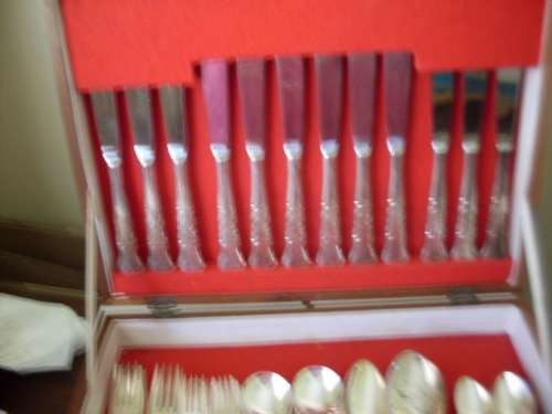 BEAUTIFUL VINTAGE CANTEEN OF 41 PIECES OF CUTLERY