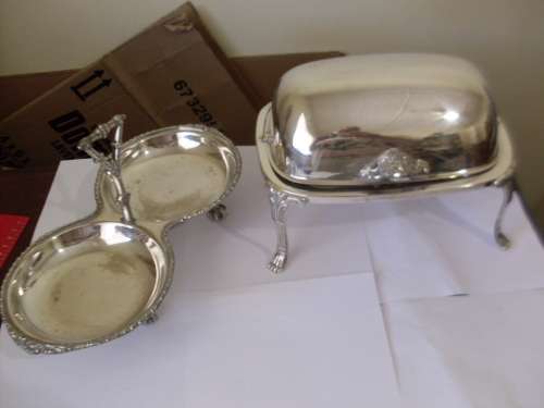 1 X VINTAGE EPNS 4 FOOTED SWING LID BUTTER DISH AND AN EPNS SWEETIE DISH