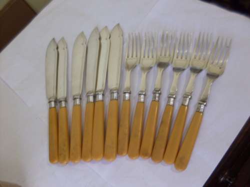 VINTAGE EP BONE HANDLED FISH FORKS AND KNIVES ...TOTAL 12