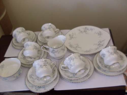 PARAGON BRIDES CHOICE DESIGN .....STUNNING  6 X TRIOS CAKE PLATE AND MILKJUG