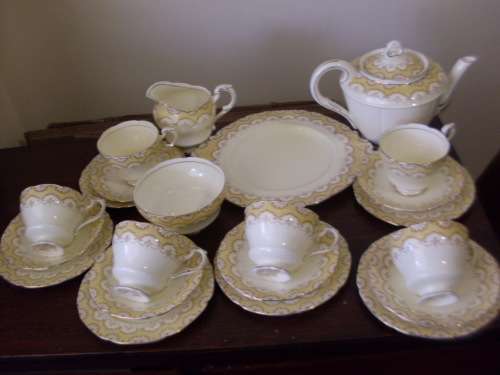 VERY RARE VINTAGE PARAGON TEASET ....LAMORNE DESIGN....CIRCA 1938-1952...23 PIECES