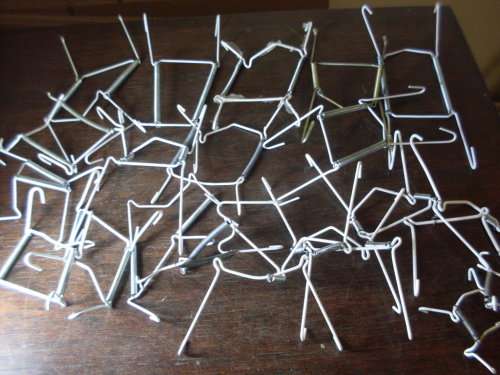 19 METAL ATTACHMENTS FOR HANGING WALL PLATES