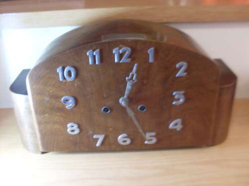 LOVELY VINTAGE WOODEN MANTLE CLOCK...WORKING