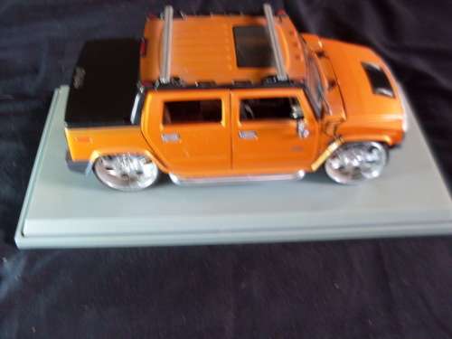 MAISTO....HUMMER H2 PLAYERS LUXURY DIE CAST COLLECTION CAR 1:18 SCALE