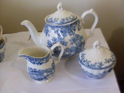 WHAT A STUNNING BLUE AND WHITE TEASET...THE GEORGIAN COLLECTION ....21 PIECES...