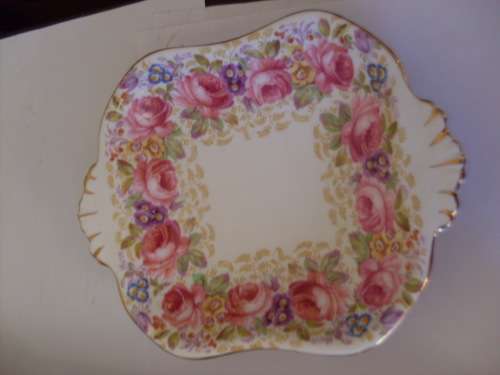 BEAUTIFUL ROYAL ALBERT BON BON DISH ..SERENA PATTERN