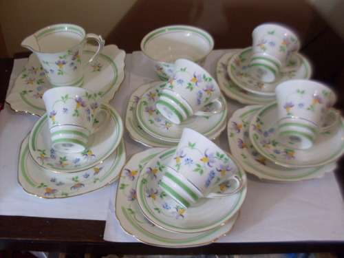 VINTAGE HAND PAINTED ROSSLY CHINA ENGLAND PART TEASET,,,18 PIECES
