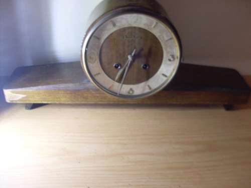 VINTAGE JUNGHANS GERMAN WOODEN MANTLE CLOCK ..PLEASE SEE DISCRIPTION
