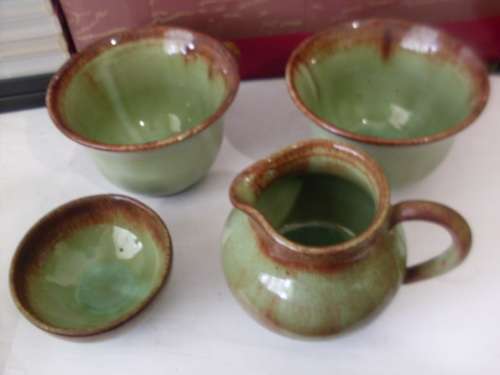 4 X GREEN/BROWN LINNWARE PIECES...DAMAGE FREE