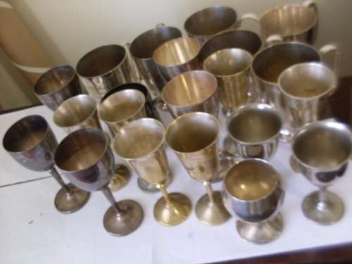 A JOBLOT OF VARIOUS GOBLETS AND MUGS