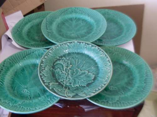 6 X STUNNING GREEN CABBAGE LEAF PATTERN PLATES ...ALL FOR 1 BID