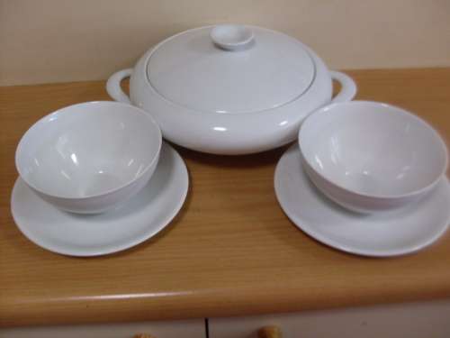 THOMAS GERMANY (WHITE ) 2 X SOUP BOWLS WITH ATTACHED BASE AND SOUP TUREEN WITH LID