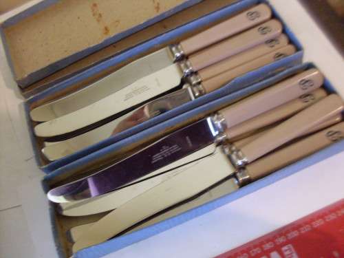 VINTAGE BOXED 12 JOSEPH RODGERS SHEFFIELD BONE HANDLE KNIVES