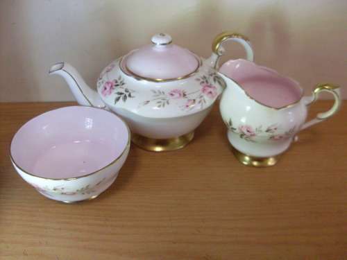 VINTAGE PARAGON TEA FOR 2 TEAPOT MILKJUG AND SUGAR BOWL...OPERA ROSE DESIGN